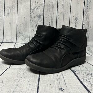 Clarks Cloudsteppers Black Suede Ankle Boots Size 8